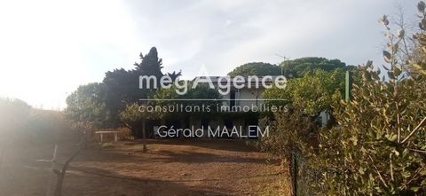 This real estate complex will seduce you with its potential. Divided into two apartments, with a total surface area of 90m², to renovate on land of approximately 14,000m² offering a view of the vineyards. Located in a sought-after area, close to all ...