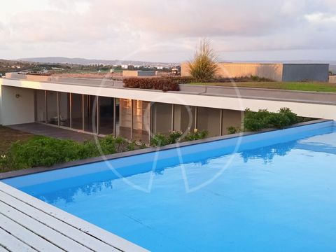 Designed by Architect Souto Moura, this contemporary architecture villa features four bedrooms (two of which are en-suite with walk-in closets), three bathrooms, a guest bathroom, a living room with fireplace, and a fully equipped kitchen with pantry...