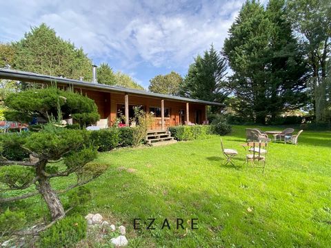 Welcome to Varennes, in the town of Ruffey-les-Beaune, located just a few minutes from Beaune. Discover in an exceptional setting, this single-storey architect's house, its wooded park of 8683 m2 and its superb pond! The air-conditioned house (revers...
