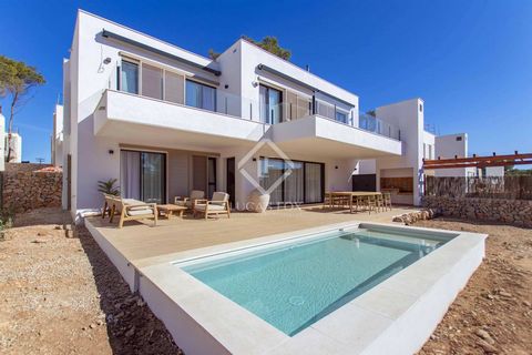 Lucas Fox development the new construction development offered in a private and exclusive residential area surrounded by pine forests with views of the Mediterranean Sea. The complex offers a large communal area with a swimming pool, a gourmet room, ...