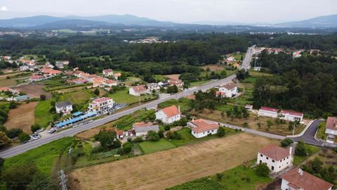 Imagine waking up daily with a breathtaking view of nature, feeling the fresh breeze of pure air and immersed in a peaceful and serene environment. All of this is a reality in this 1970 m² plot located in Reboreda, Vila Nova de Cerveira! This land is...