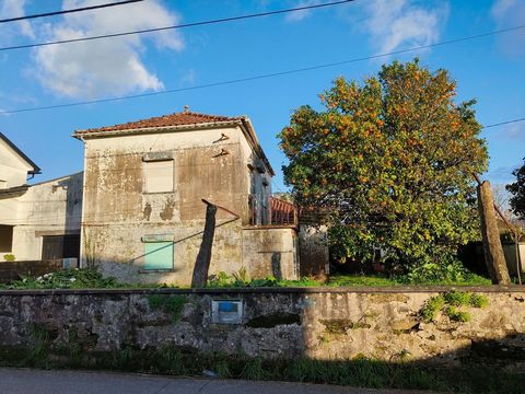 House for restoration located in Lanheses, municipality of Viana do Castelo, offering a unique opportunity to transform a property with character into a splendid home in a serene environment. Located in a quiet area, the sale includes a large rustic ...