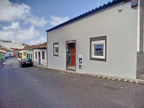 I am pleased to present an excellent opportunity: a T4 type house located in Matriz da Ribeira Grande. This villa has a generous land area, measuring 362m2, and a useful area of 166.84m2. The highlight of this property is that it has been completely ...