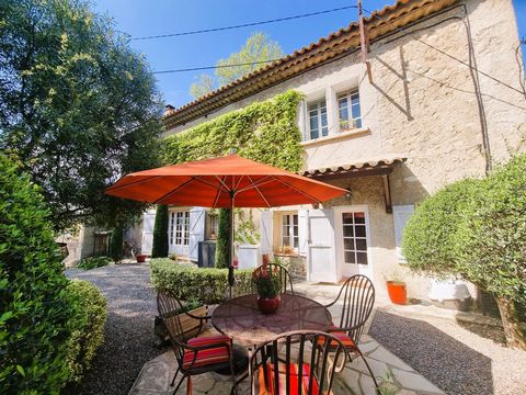 Proche de Narbonne, Fantastique propriété de campagne, 3 chambres, jardin parfaitement aménagé, piscine, garage
