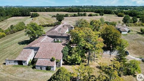 Magnificent 'Chartreuse' property close to the medieval village of Issigeac and Bergerac, Dordogne. Dominant position with views. Numerous beautiful stone outbuildings - 14 hectares of land Its origins date back to the 16th century, when it was a Pro...