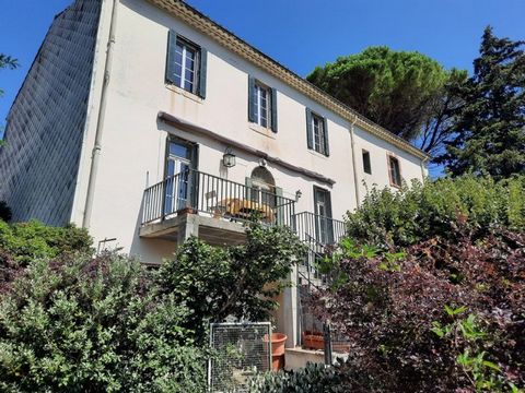 Beautiful character house in a peaceful setting with its access to the river and its source within the property! The ground floor, on the garden side, has an old room, a wine cellar, a workshop with spring and a second workshop/old stable of 28 m2. T...