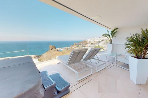 Ref: EO-PRGH Incredible luxury property for sale. The only five-star SMART hotel on the island, located in the south of Gran Canaria, is offering for sale one of its exclusive apartments. High income ratio, incomparable with other operating businesse...