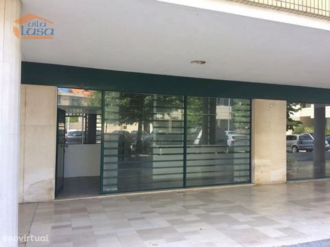 Unique opportunity! Shop in Mafamude Vilar do Paraíso, Vila Nova de Gaia, with 120 m² of built area and façade to the street. This spacious store is perfect for your business! With removable partitions, reception room, two offices, an interior bedroo...