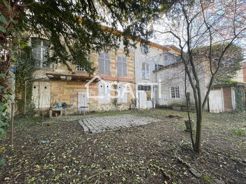Looking for a building full of character and authenticity, this 18th century mansion is for you! Just 45 minutes from Reims, 2 hours from Paris or Luxembourg and 1 hour from Metz, discover this beautiful house to renovate about 350 m², located in the...