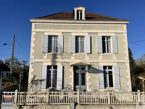 Reviews Investors, DIYers, Big Family, etc... Ideal project to either create several dwellings, private mansion style, or to make it your residential home. Come and discover this beautiful Bourgeois house to completely renovate, located on the outski...