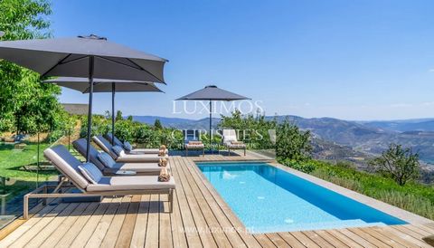 Excellente propriété à Valée du Douro, avec une belle maison entièrement reconstruite et agrandie, avec une construction de haute qualité, des finitions de luxe et une grande efficacité énergétique. Elle dispose de 3 belles suites , d'un bureau, d'un...