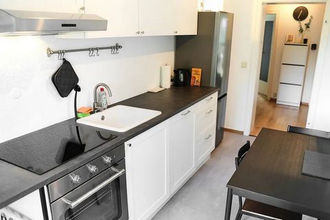Welcome to Karlsruhe's Südstadt district! You will be living in a freshly renovated three-room apartment with a picturesque balcony view of the green residential complex. Contracts 6 months or longer are preferred. The rooms are bright, have parquet ...