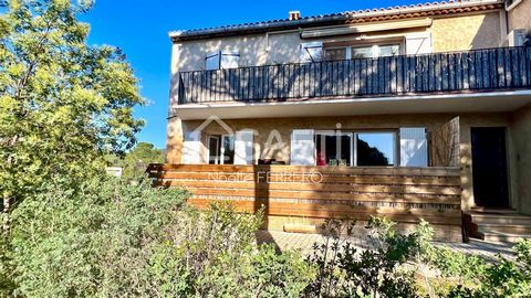 Located in Sainte-Maxime in the residential district of Saquèdes, this apartment on the ground floor of a villa benefits from a privileged location in one of the most beautiful seaside resorts on the French Riviera. Close to the beaches and the city ...