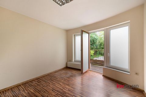 I cordially invite you to familiarize yourself with the offer of commercial premises in the Zieleniec district, ideally suited for e.g. an art studio. It is possible to transform the premises into an apartment, thanks to which the premises will be a ...