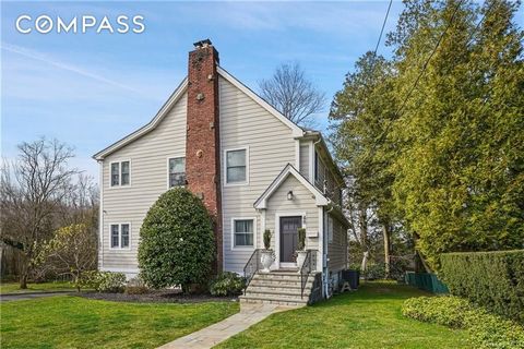This meticulously renovated & expanded (2016) colonial combines modern amenities and timeless charm on quiet street close to schools, houses of worship, shopping in the heart of Heathcote. The foyer welcomes guests with beautiful hardwood floors and ...
