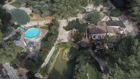 This charming finca is ideally situated near the picturesque beach village of Sant Elm, located in the southwest of Mallorca. Offering a tranquil and private retreat, this property is the perfect choice for a delightful family holiday home. Boasting ...