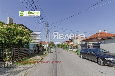 URBAN property !! Twin House! Location: G. S. Rakovski and Narcissus streets, the communications on Slavyanska Street are used. Extremely quiet and peaceful to live in. Building permit from 19.03.1968: concrete columns + red brick + concrete slabs - ...