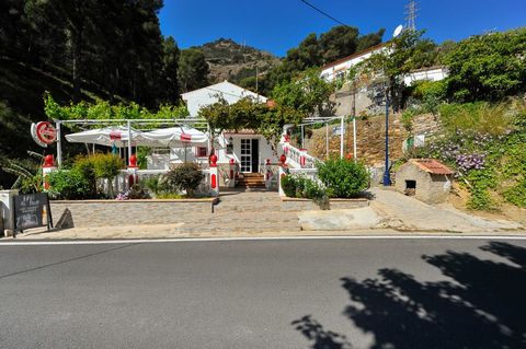 Excellent finca that we find in one of the most wonderful places in the Costa del Sol, in El Chorro, next to the famous Caminito del Rey. A must-see place for all visitors to the city. The property is located just a few meters from one of the reservo...