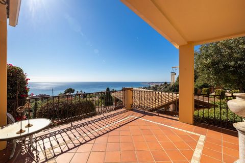 Impressive villa in La Capellania, situated between the luxurious Reserva del Higueron and the picturesque Benalmadena Pueblo. Before describing this fantastic villa, we have to tell you about the spectacular views: from nearly every room in the hous...