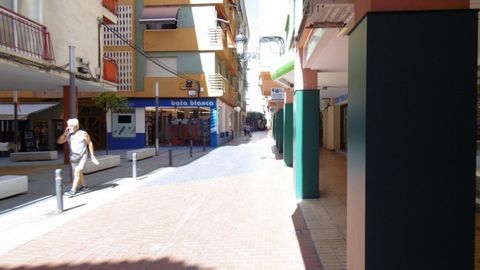 Commercieel pand in exploitatie in de wijk Benidorm Centro 100 m van oppervlakte 2 badkamers eigendom om te bewonen Extra39s aangepast min Airco koude en warmtepomp binnenstad winkelcentra scholen supermarkten transitgebied Verkoop 280000