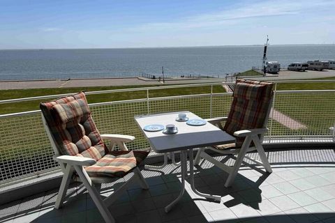 Vakantieappartement met uitzicht op zee en de haven aan het zuidstrand in Wilhelmshaven, modern en zeer comfortabel ingericht, balkon met strandstoel en ligstoelen