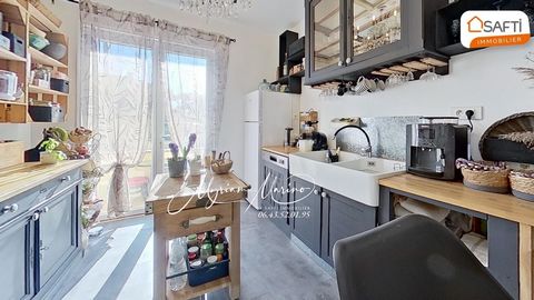 Exclusivité ! idéalement situé à Saint Aygulf, à proximité immédiate des plages et des commerces, venez découvrir Ce F3 en rez-de-jardin offrant une entrée, un séjour avec cheminée , une cuisine ouverte,, 2 chambres, 1 salle d’eau avec toilettes . En...