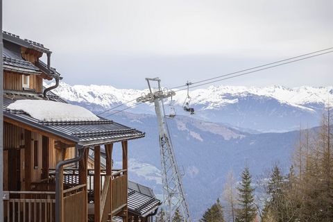 Dieses geräumige 105 m² große Chalet in Hermagor bietet auf 3 Etagen Platz für bis zu 12 Personen. Es verfügt über 4 Schlafzimmer: 2 mit Doppelbetten und 2 mit Etagenbetten. Es gibt 3 Badezimmer, jeweils mit Dusche und Toilette. Die voll ausgestattet...