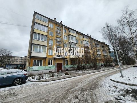 1701785 В городе Приозерск Ленинградской области продаётся, 2-х комнатная квартира, расположенная на 5-ем этаже 5-ти этажного кирпичного дома. o Дом теплый. Общая площадь квартиры составляет 45,5 кв.м., площадь комнат 17,5+ 12 кухня – 6 кв.м, а также...