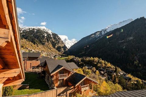 De residentie “Les Alpages de Champagny” is een comfortabel residentieel gehucht gelegen aan de ingang van het dorp, bestaande uit 6 grote chalets gebouwd op het platteland. Gelegen op het zuiden biedt het een prachtig uitzicht op het VANOISE-massief...