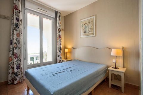 Ce charmant appartement est idéal pour les familles, offrant un espace de vie confortable avec 2 canapés-lits dans le salon, parfait pour accueillir jusqu'à 4 personnes. La chambre dispose d'un lit double confortable et les animaux domestiques sont a...