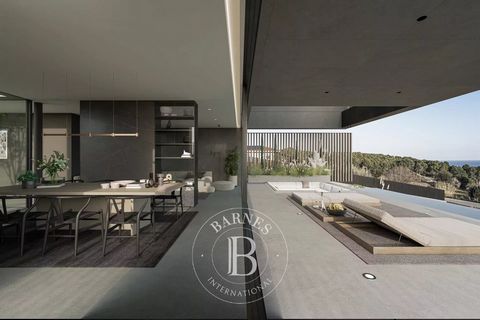 Barnes International presenta esta exclusiva villa de alto lujo en Teià, cerca de Barcelona. Con un diseño contemporáneo y minimalista, esta villa ofrece una combinación perfecta de elegancia, confort y entorno natural. Las vistas panorámicas al mar ...