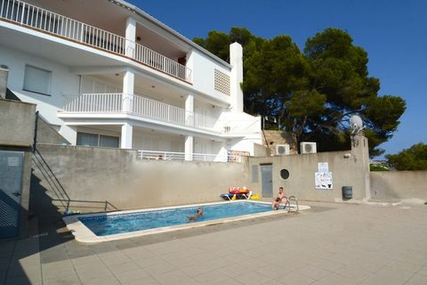 Dieses schöne, 60 m² große Apartment direkt am Strand in Estartit bietet einen ruhigen Rückzugsort für bis zu vier Gäste. Die Unterkunft verfügt über zwei komfortable Schlafzimmer, einen atemberaubenden Blick auf das Wasser und direkten Zugang zu San...