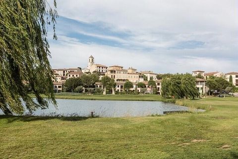 Wykorzystaj w pełni swoje wakacje w Prowansji, wynajmując willę wakacyjną w Pont-Royal lub wynajmując dom wakacyjny w Pont Royal. Przyjedź i zatrzymaj się pomiędzy Aix-en-Provence a Awinionem, w spokojnym i przyjemnym otoczeniu, w sercu Prowansji. Na...