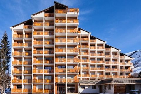 Cet appartement confortable au cur des 2 Alpes offre un refuge en montagne parfait, pouvant accueillir jusqu'א 6 personnes. Le salon dispose d'un canapי-lit avec un lit gigogne, idיal pour les personnes supplיmentaires. Une chambre sיparיe comprend ...