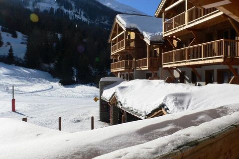 Charmante 3***-residentie aan de sneeuwkant, zonnig, ski-in/ski-out. Ideale locatie in het hart van het resort Val-Cenis. Ruime en nieuwe appartementen. Vertrek vanaf de skiliften op 30 m afstand (stoeltjeslift Pré Novel). Vertrek voor skilessen en k...