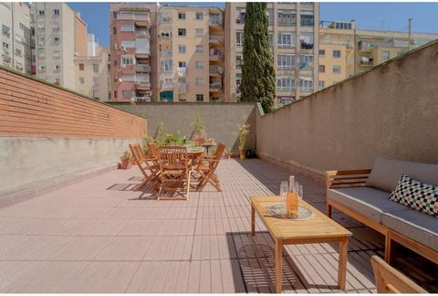 PISO DE 5 HABITACIONES CON GRAN TERRAZA EN VENTA EN PASSEIG DE SANT GERVASI ¡Descubre esta espectacular vivienda con gran terraza de 67m2 situada en el apreciado Passeig de Sant Gervasi! Con una ubicación privilegiada en la zona alta, este edificio o...