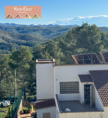 Située au cœur du quartier de Can Suria à Olivella, cette propriété rustique est entourée par la beauté naturelle du parc naturel du Garraf. Les meilleures vues sur la montagne et une atmosphère paisible sont parfaites pour les amoureux de la nature....