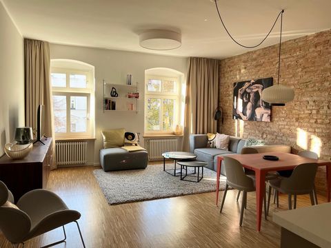 Our design loft in the Bergmannkiez offers living comfort at the highest level with light-flooded rooms and warm, stylish and design-oriented furnishings and fittings in a recently renovated old building. In 2024, the apartment underwent a profession...