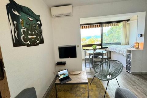 Dieses charmante, 37 m² gro�e Apartment in Ajaccio bietet Platz f�r bis zu vier Personen. Es verf�gt �ber ein Schlafzimmer mit einem Doppelbett und einen zusהtzlichen Schlafbereich mit einem zweiten Doppelbett. Die Wohnung ist klimatisiert und verf�g...