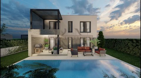 Location: Istarska županija, Poreč, Poreč. Villa for sale in Poreč, Tar: Luxury home in the very center of this wonderful town with all the necessary commercial content. We offer you the opportunity to become the owner of a brand new, luxurious villa...