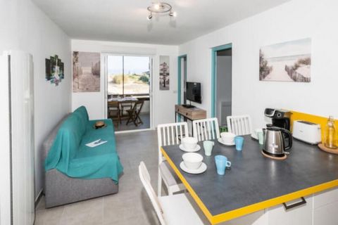 This charming 38 m² apartment accommodates up to 4 guests and features a cozy living/dining area with a double sofa bed and TV, perfect for relaxation. The bedroom offers a double bed (140 cm x 190 cm), while a second bedroom, separated by a sliding ...