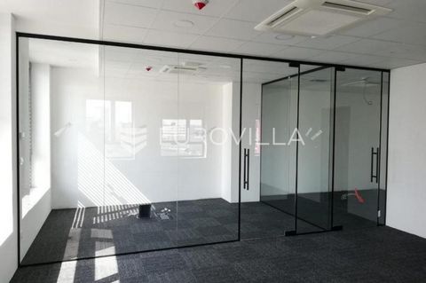 Attractive and modernly furnished office space with a total area of 102.90 m² is located on the 6th floor of a newly built office building. The space is bright, airy and suitable for performing various office activities, and its layout allows for fle...