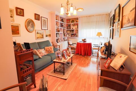 Bright apartment for sale in perfect condition, located in a central and well-connected area of the city of Albacete. This cozy apartment has two spacious bedrooms, two full bathrooms, and a fully equipped kitchen with a gallery. The house is charact...