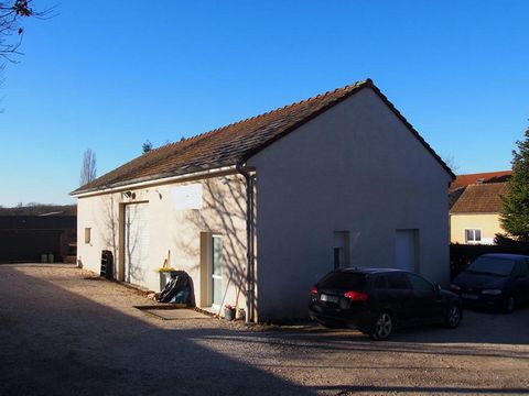 Ideal for a craftsman house located between Ahuy Messigny and Asnières detached house, entrance living room, open kitchen, 2 bedrooms, bathroom, bathroom, office, storage shed of 100m2 with large motorized sectional door and high ceilings. To visit a...