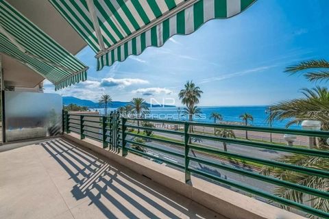 NICE PROMENADE : Located on the middle floor of a well maintained secure building with concierge, close to shops, amenities and the Tramway, sumptuous 4-room apartment of 115 m², completely renovated with great taste and truly high-end services, incl...