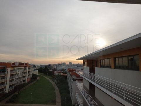 Office space, inserted in a commercial and services development, with privileged access to Lisbon, Cascais and Sintra line. Office consisting of large space with balcony, pantry, 2 meeting rooms, 2 storage spaces and double bathroom. Plenty of natura...