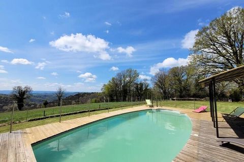 De ce terrain clos de 2000m2, à 500 mètres d'altitude, situé dans un petit village suspendu sur les coteaux de la Dordogne avec une vue imprenable sur la vallée du Lot et de ses causses, vous pourrez vous détendre dans un calme absolu et sans vis-à-v...