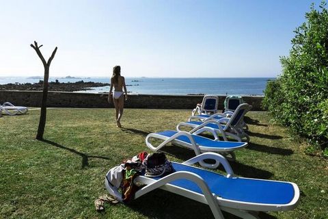 De Résidence Odalys Le Domaine des Roches Jaunes heeft zich niet voor niets in Plougasnou gevestigd! Het ligt met uitzicht op zee, aan de voet van een prachtig zandstrand, beschermd tegen de wind en op 6 km van de dichtstbijzijnde winkels. Kom en bre...