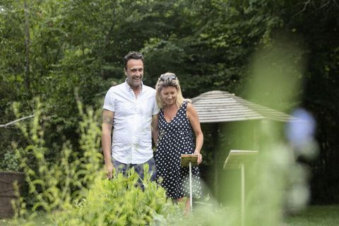 Der Parc de la Belle liegt in einem 12 Hektar großen Garten und vereint ungewöhnliche Unterkünfte, um in Vienne neue Energie zu tanken. Mit der Familie, Freunden oder einem romantischen Kurzurlaub ist der Parc de la Belle der ideale Ort, um abzuschal...