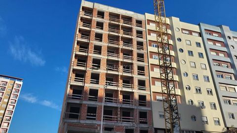 T3 apartment, located in a building under construction (18 units, 9 floors, and two commercial spaces) with two elevators. The construction is expected to be completed by the end of 2025. It is very well located in an area with tall, homogeneous buil...